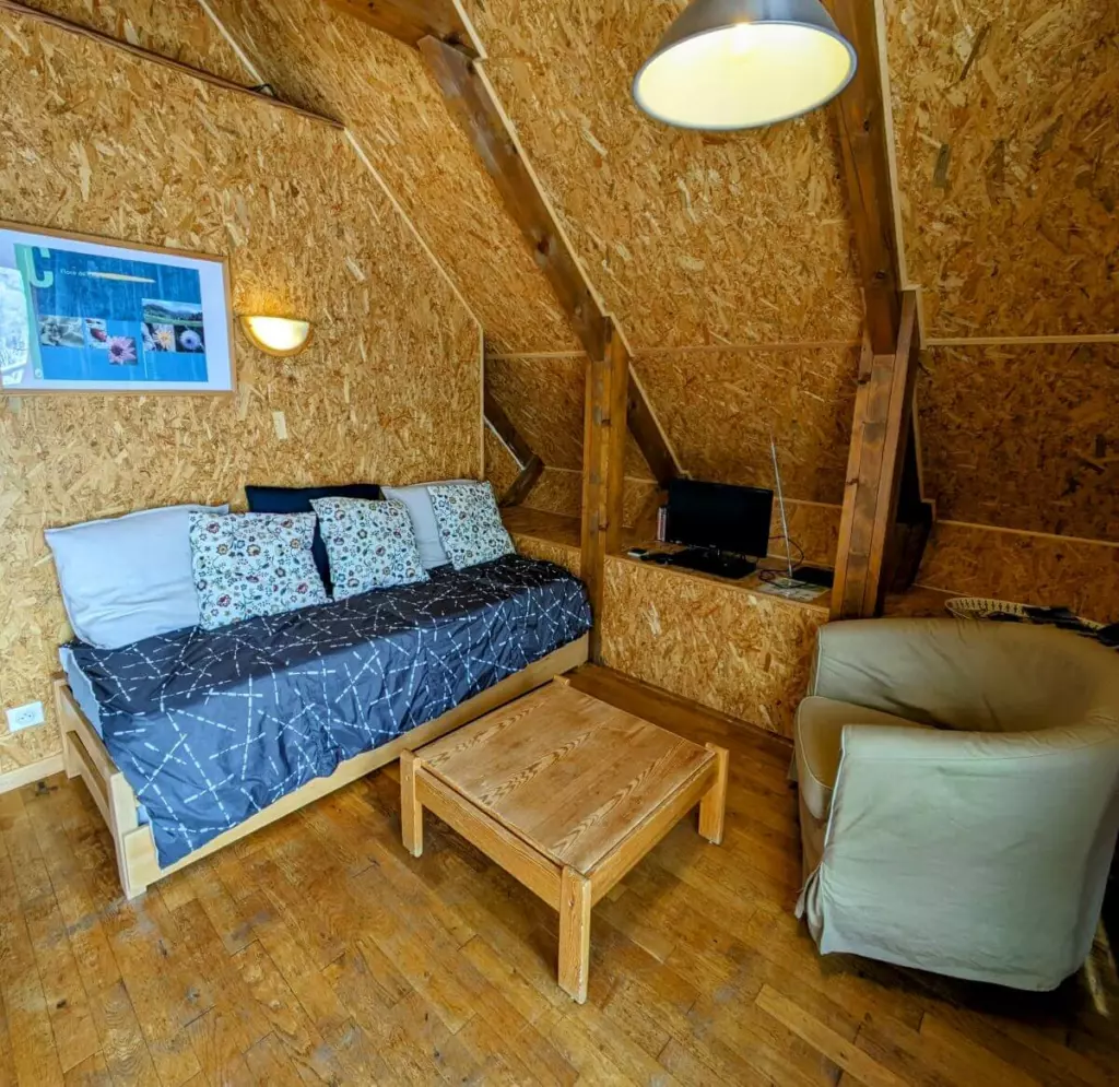 Chalet Cervin au col de Marcieu : Salon avec télévision et lecteur DVD