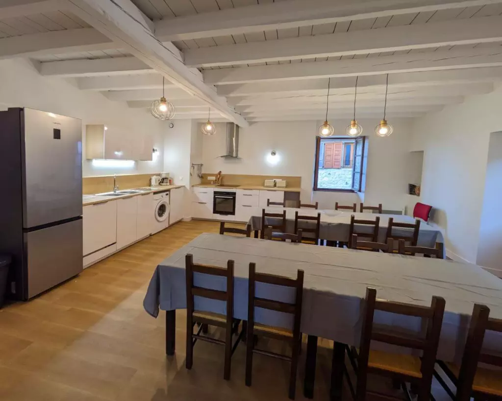 Cuisine et salle à manger pour 15 personnes