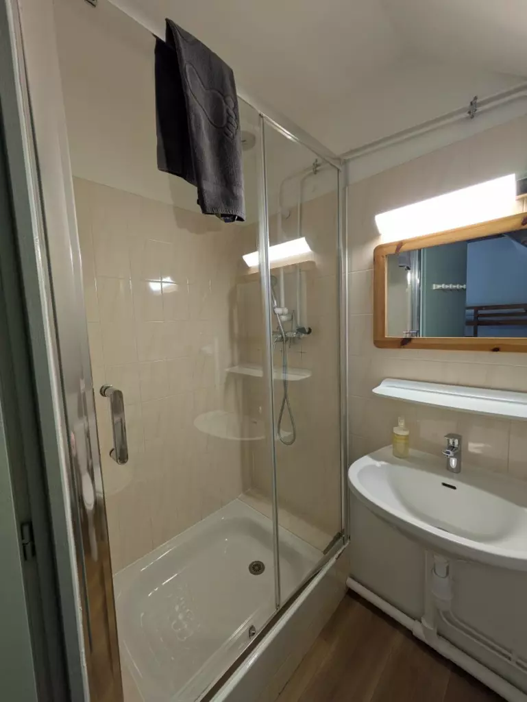 Salle de bain chambre familiale